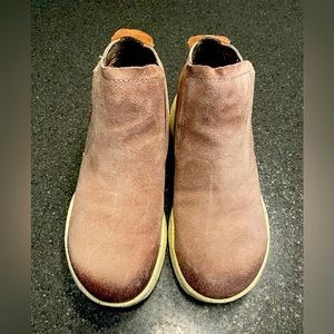 Biónica Orlinda suede booties. All weather. Worn once.